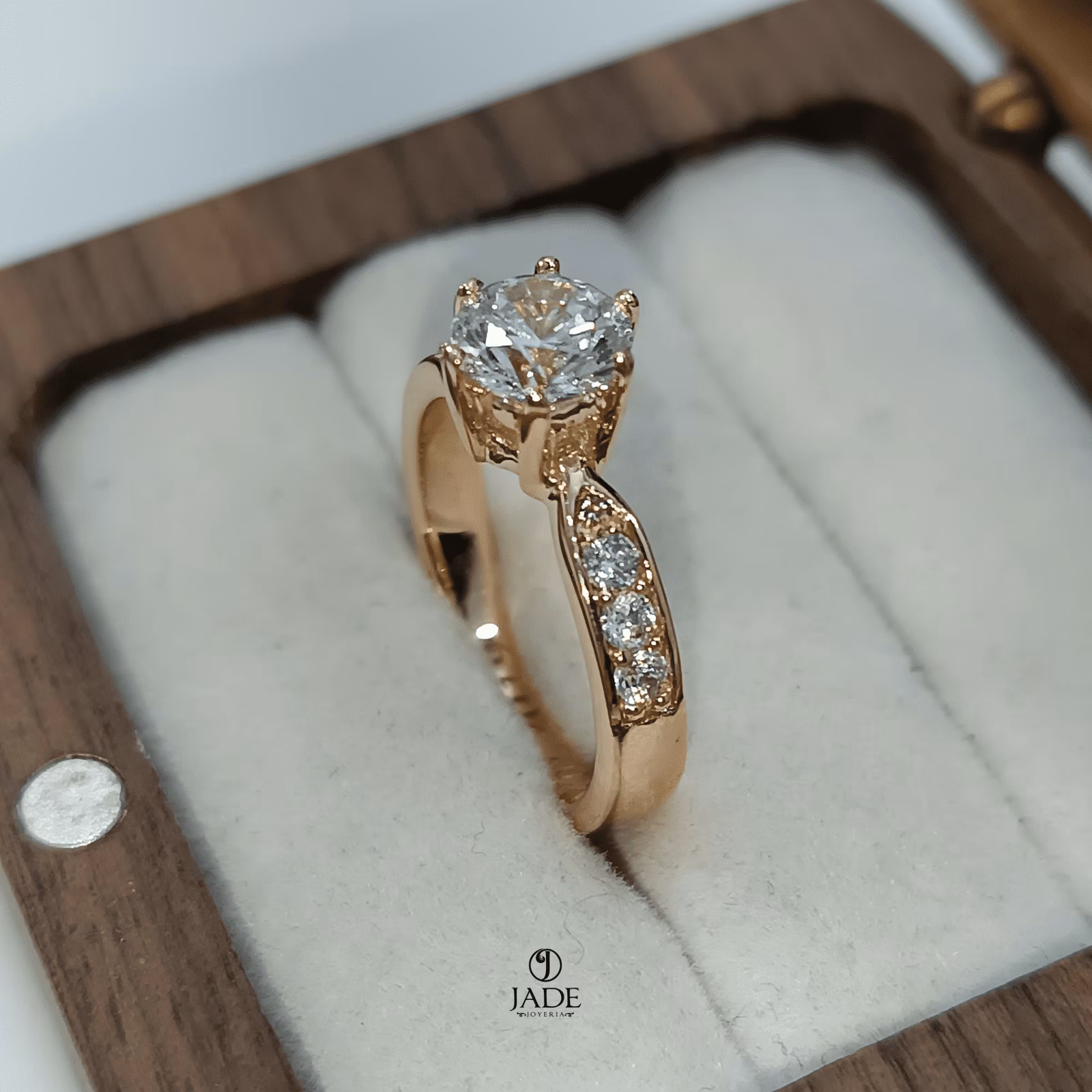 Anillo de compromiso en oro de 18k