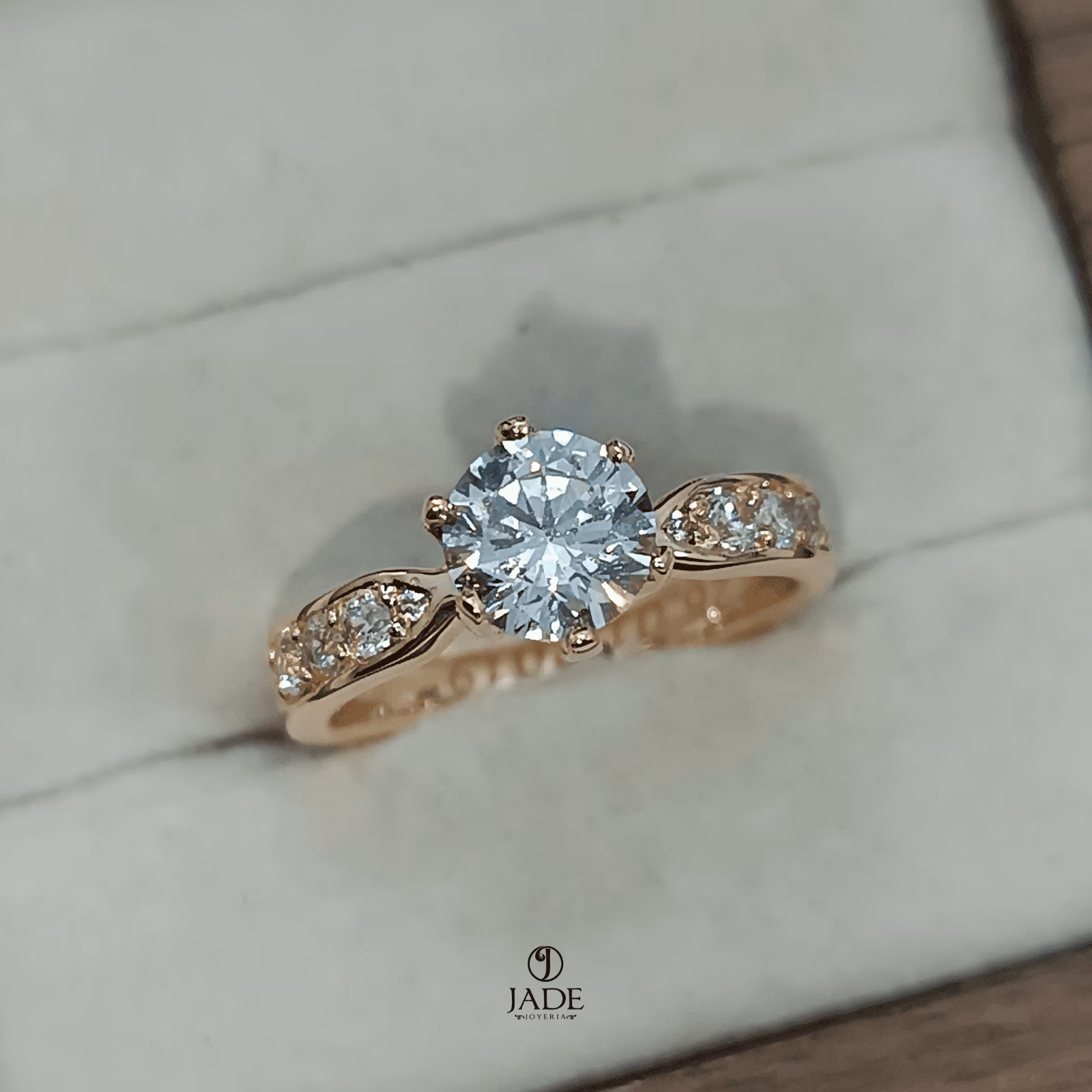 Anillo de compromiso en oro de 18k