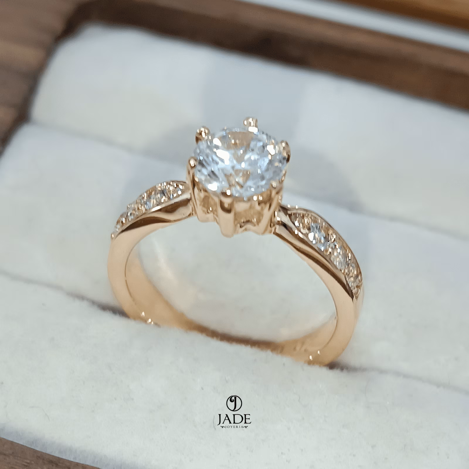 Anillo de compromiso en oro de 18k