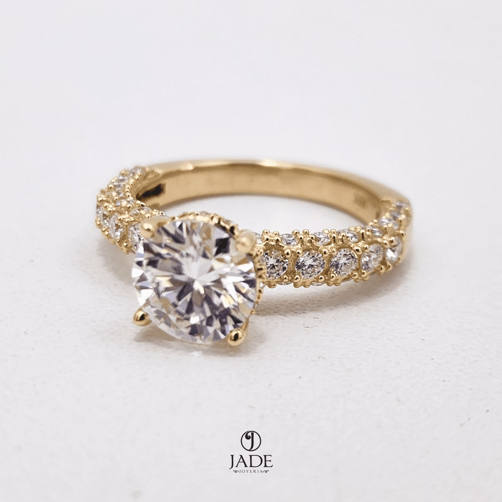 Anillo de compromiso Fey en oro de 18k