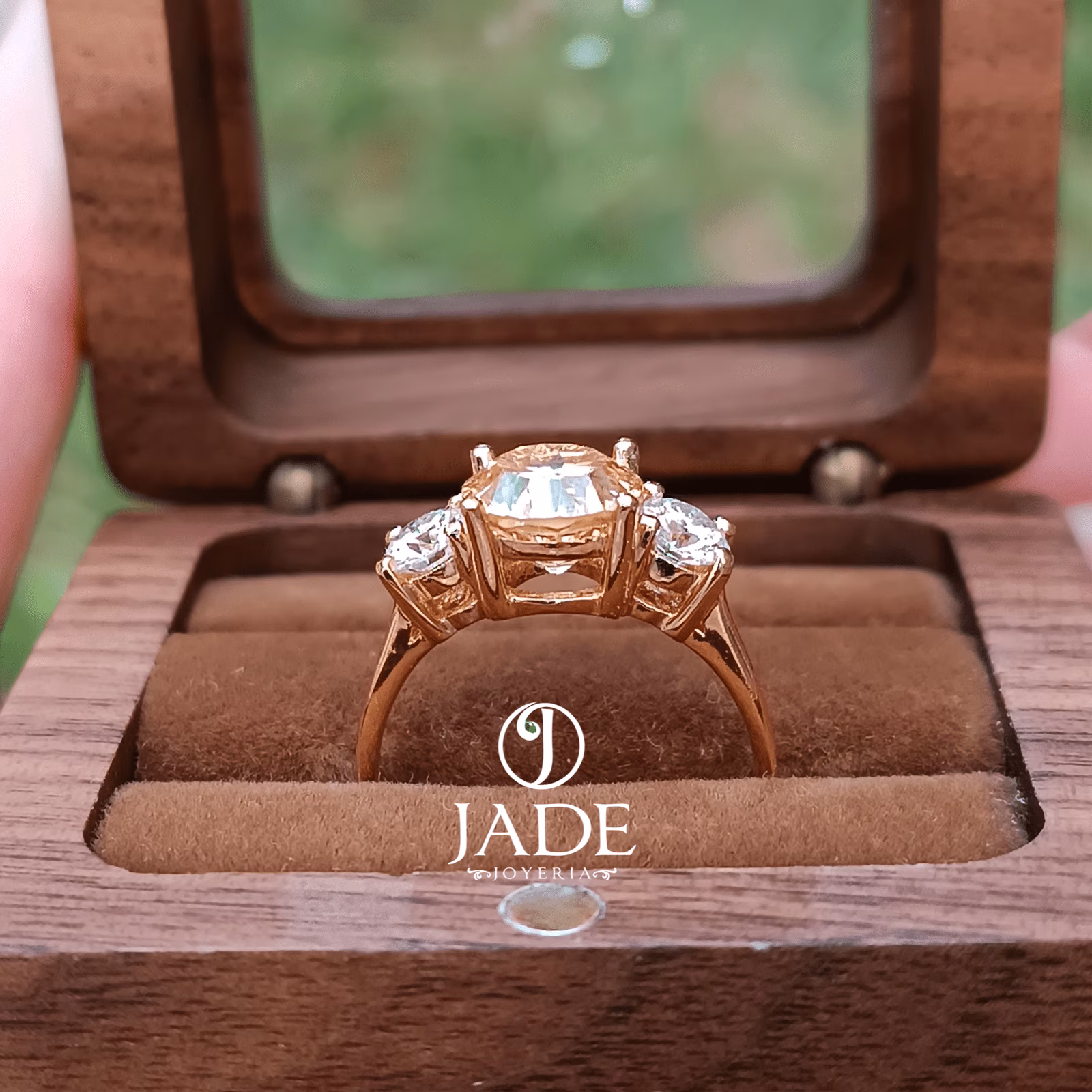 Anillo de compromiso lucia en oro 18k