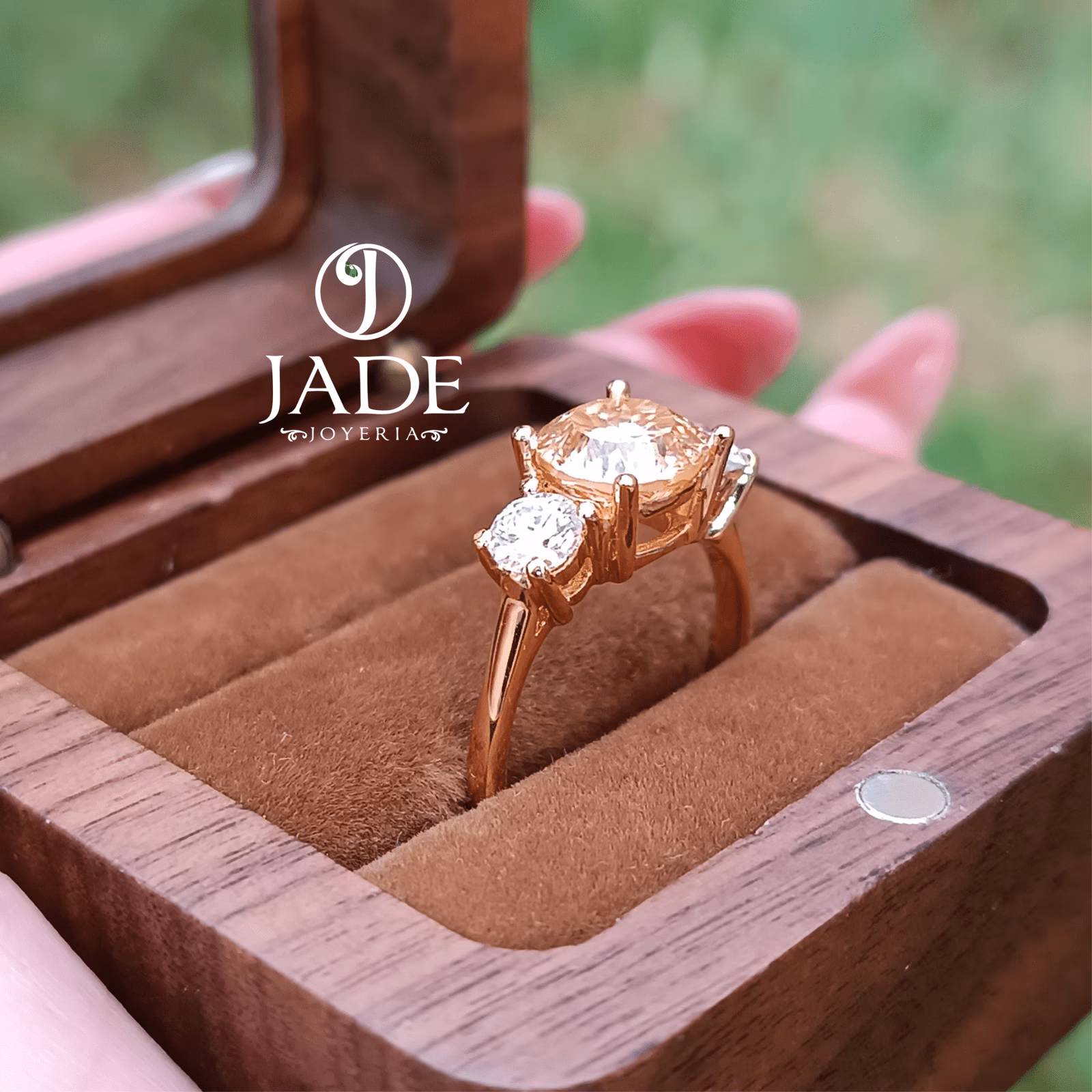 Anillo de compromiso lucia en oro 18k