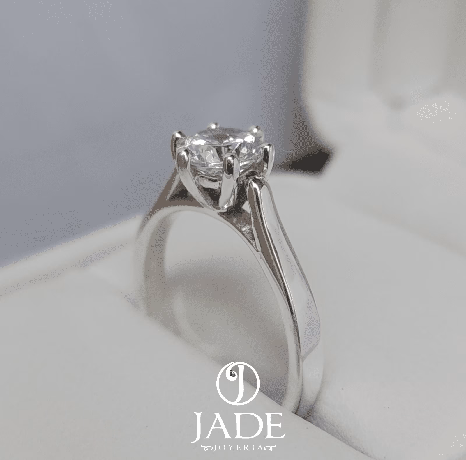 Anillo de compromiso Royal en plata ley