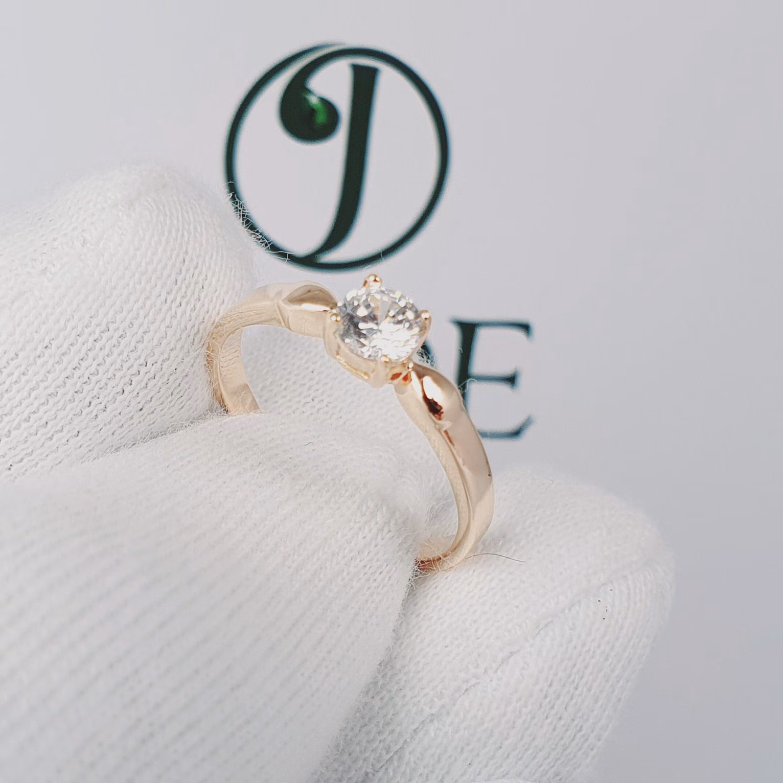 Anillo de compromiso solitario