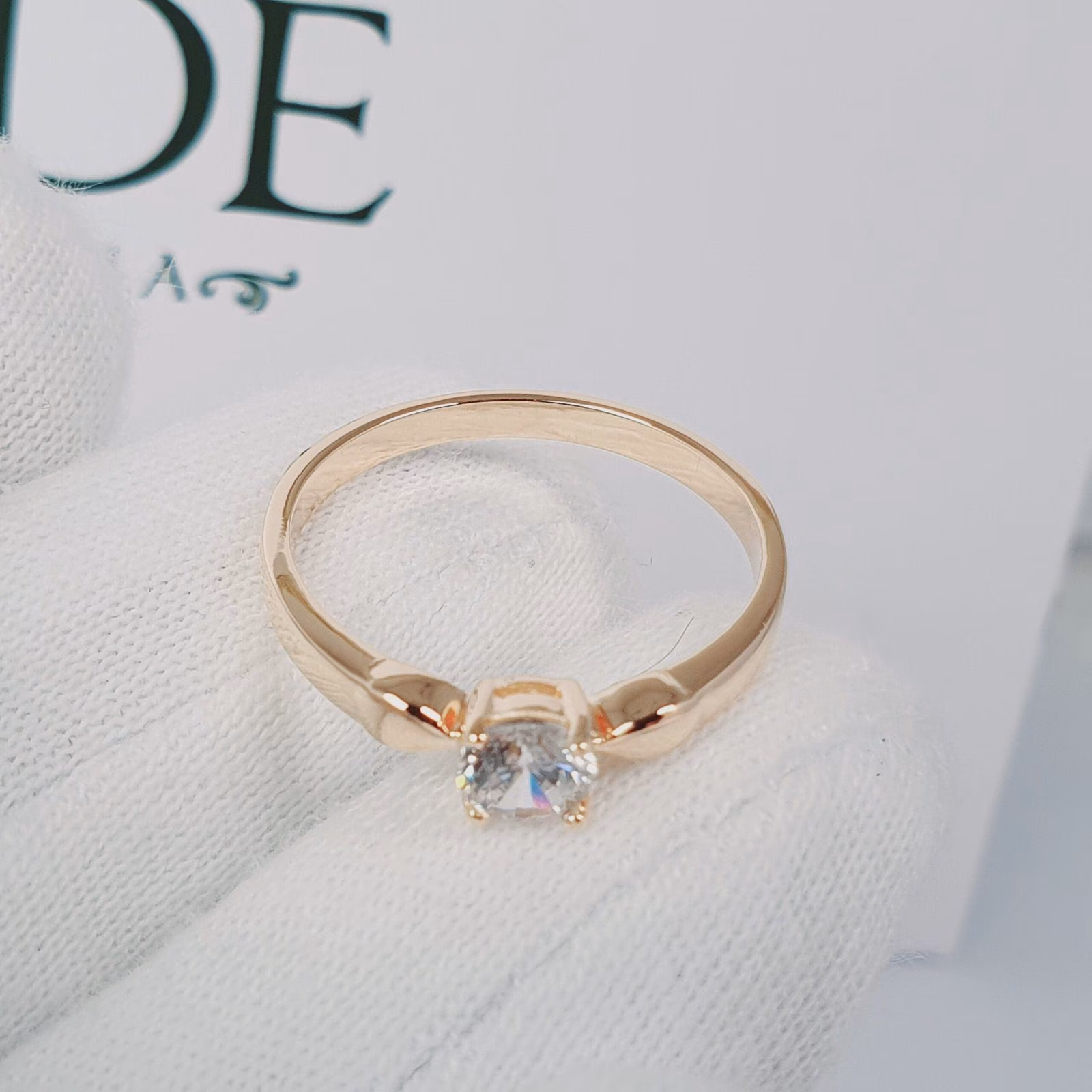 Anillo de compromiso solitario