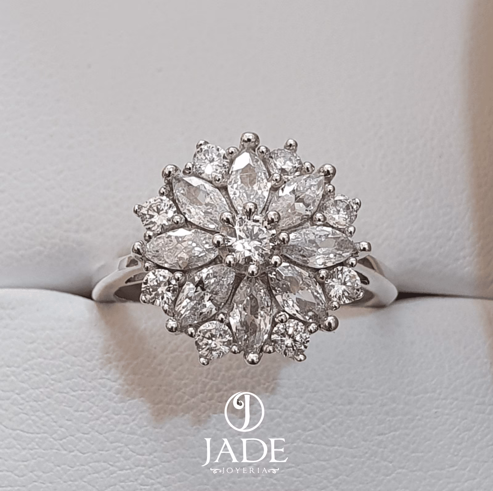 Anillo de Compromiso" Flor Preciosa "