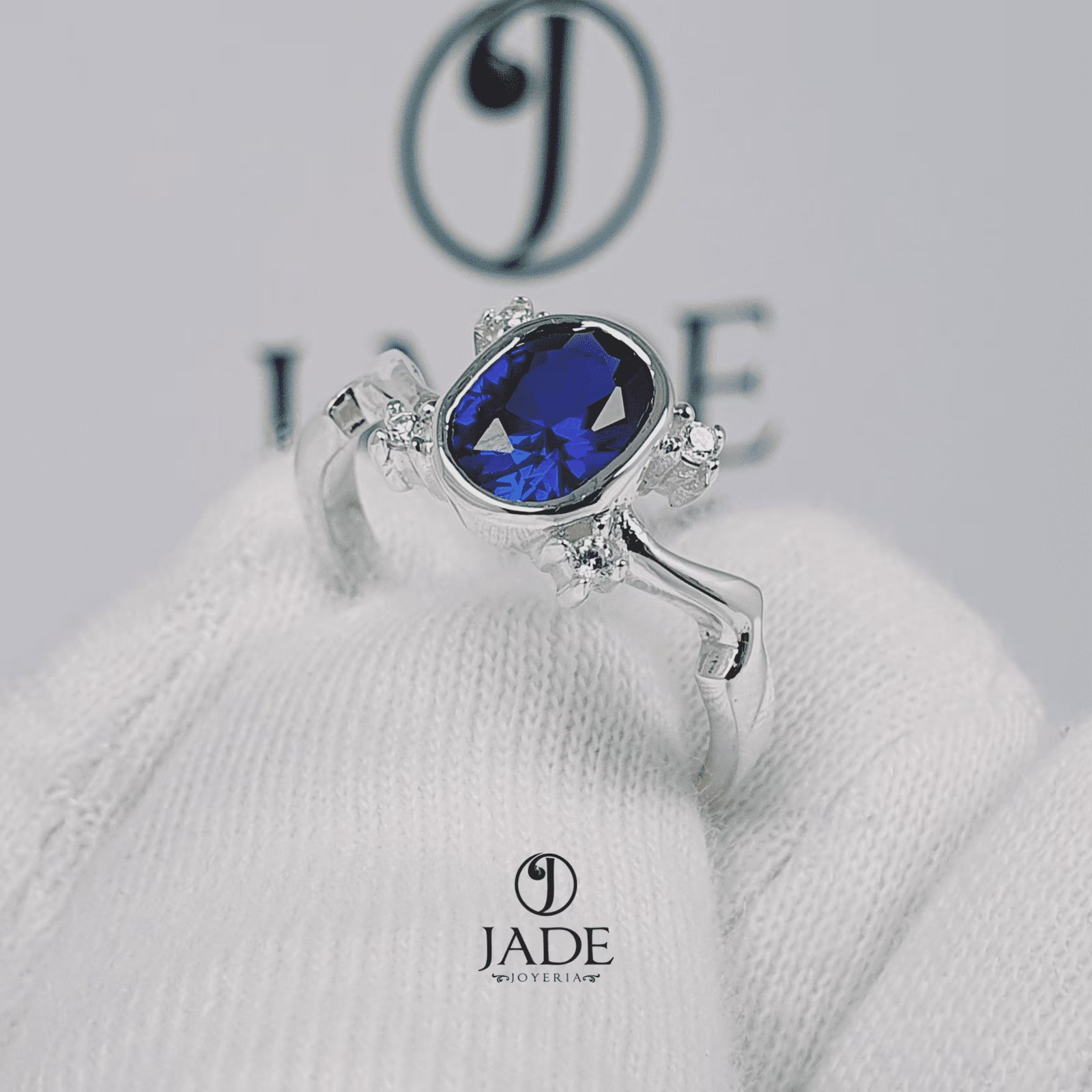 Anillo de piedra azul en plata fina