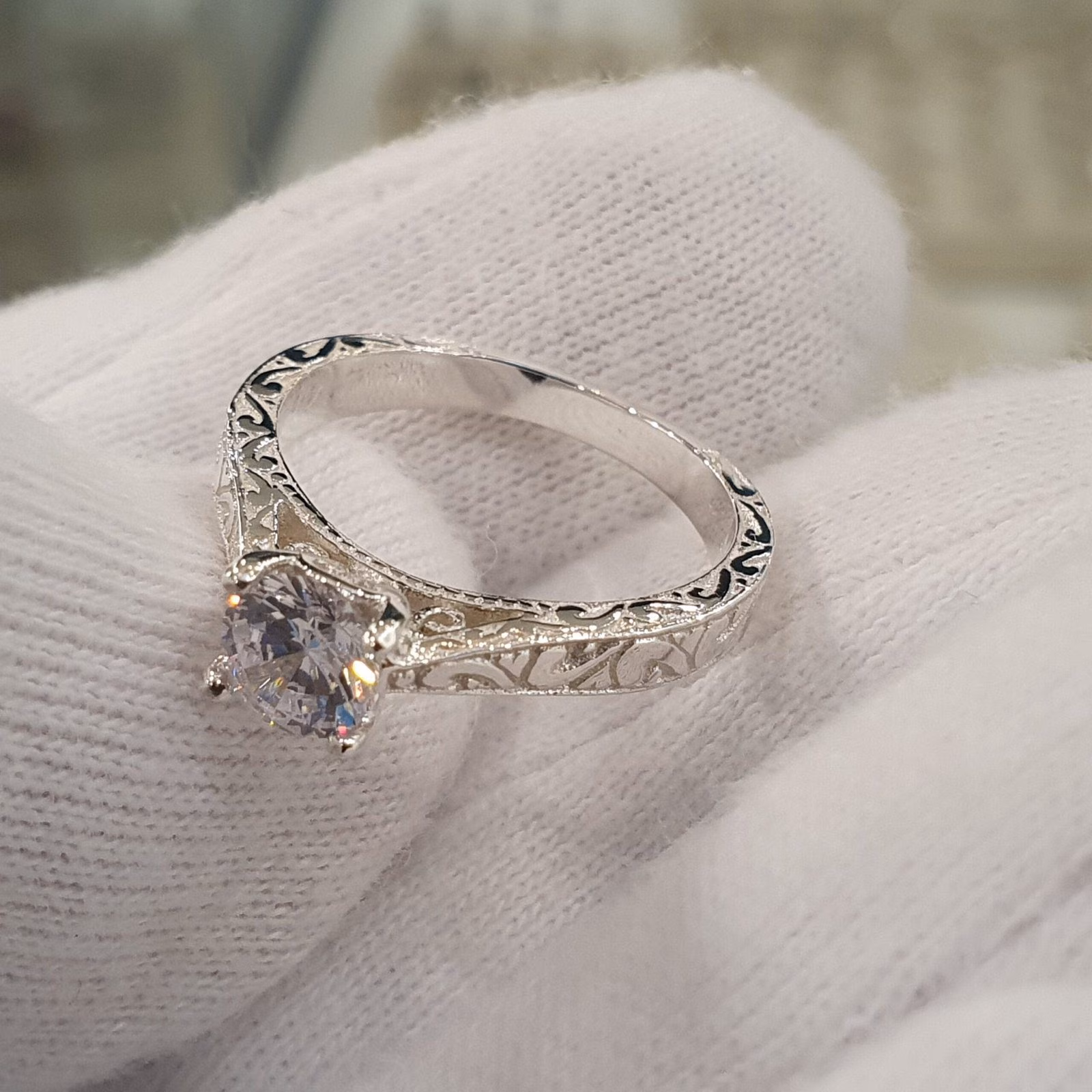 Anillo en plata de compromiso labrado a buril