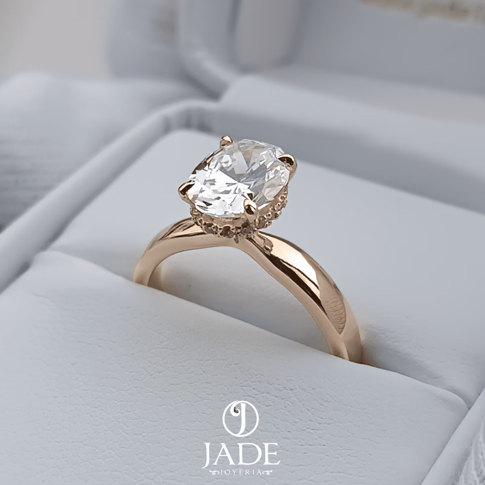 Anillo Gladys de compromiso en oro 18k