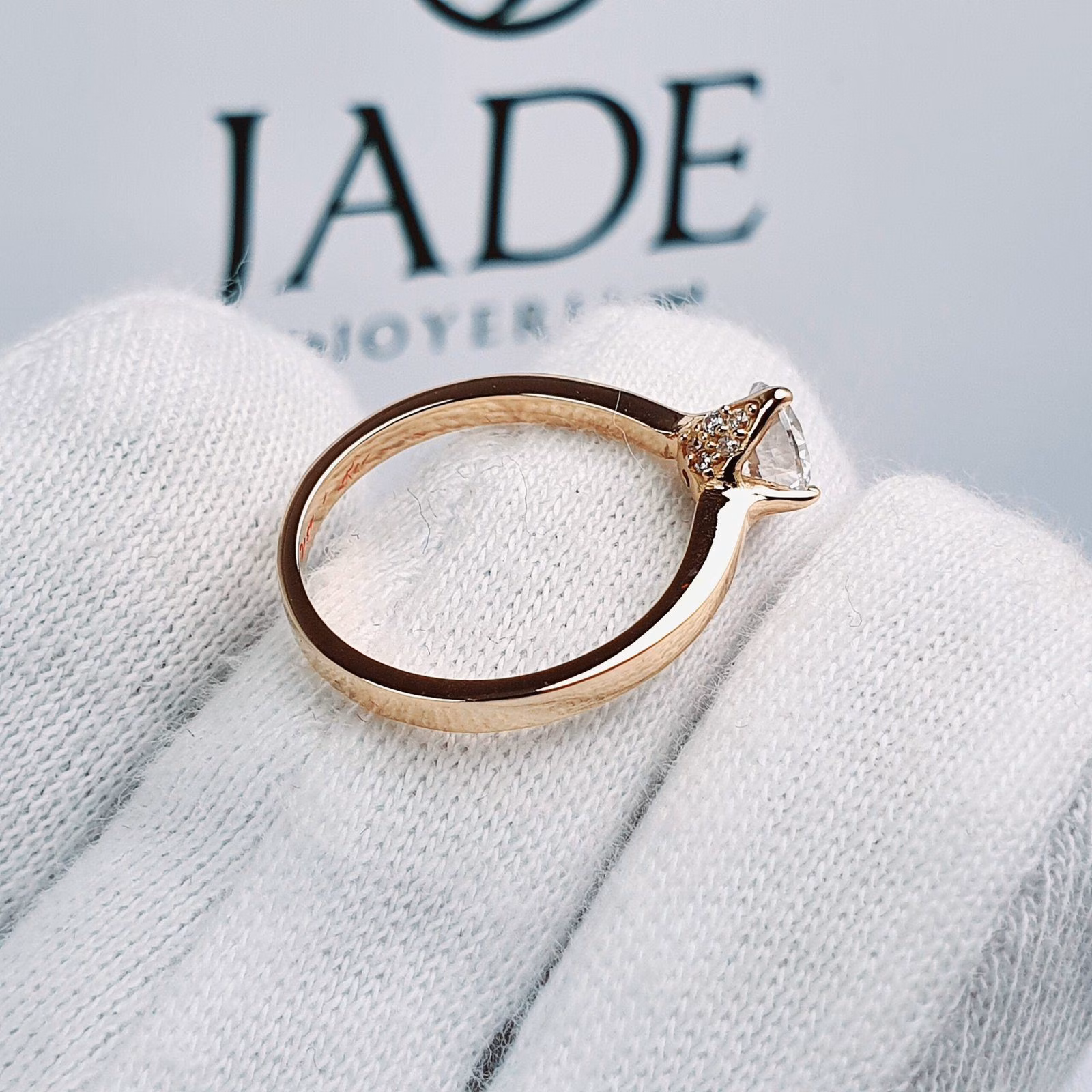 Anillo Isabella de Compromiso Solitario Oro 18k