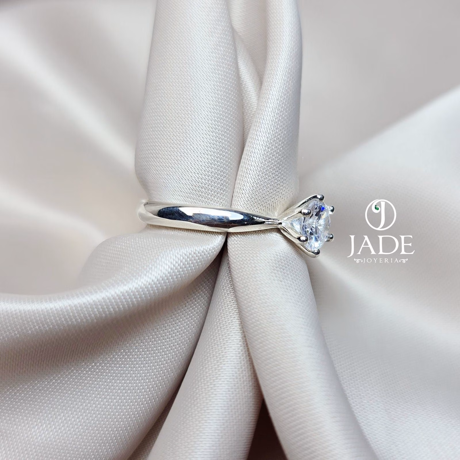 Anillo de Compromiso Plata " Ivette "