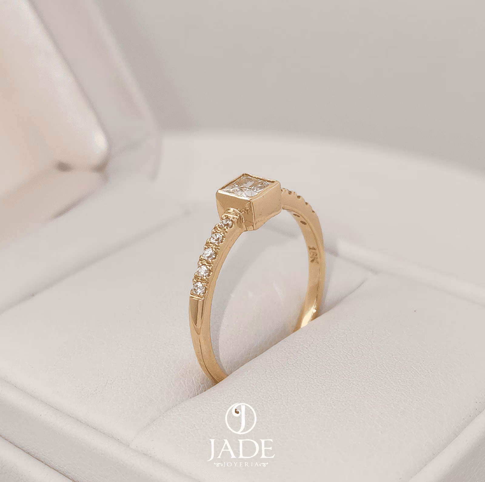 Anillo Laura en oro 18k