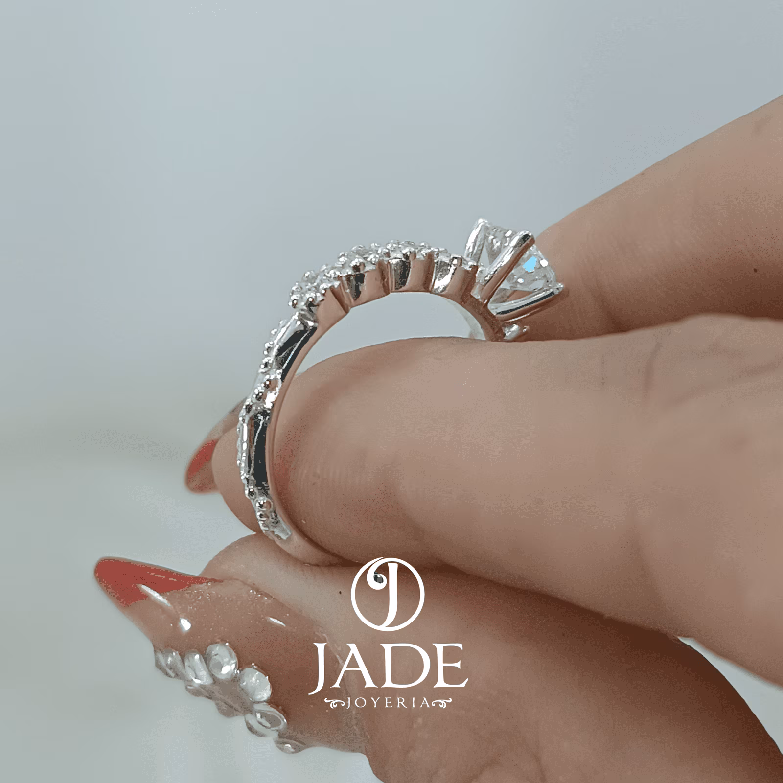 Anillo Lia de compromiso en plata ley