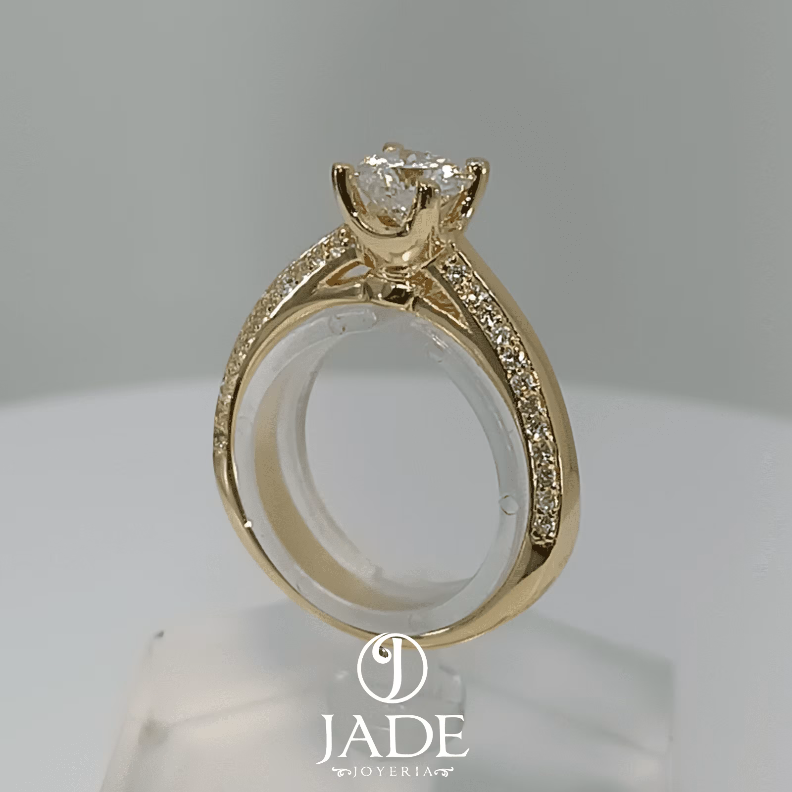 Anillo Mayte de compromiso en oro 18k