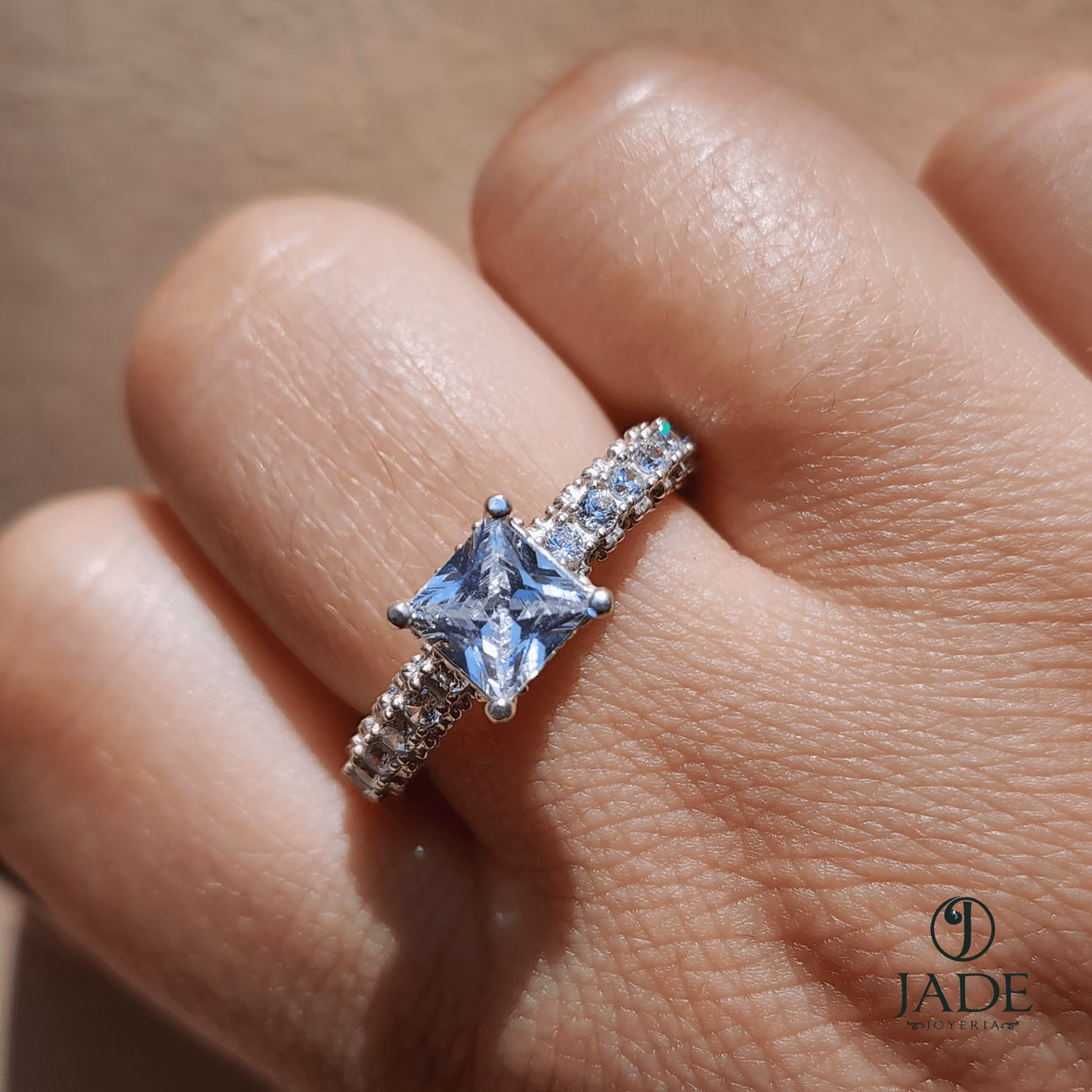 Anillo Mercedes de Compromiso en Plata Piedra Cuadrada