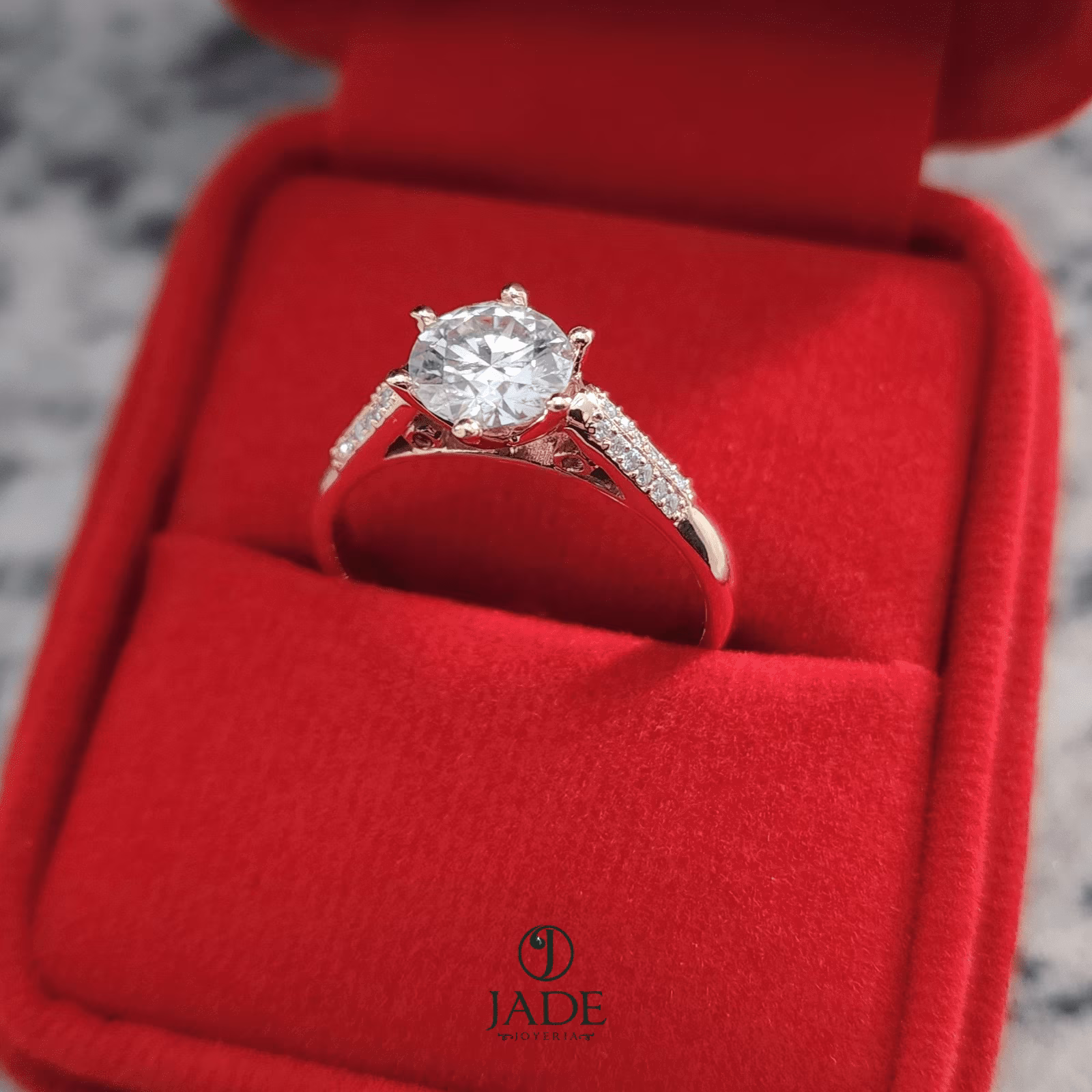 Anillo Mia en oro de 18k