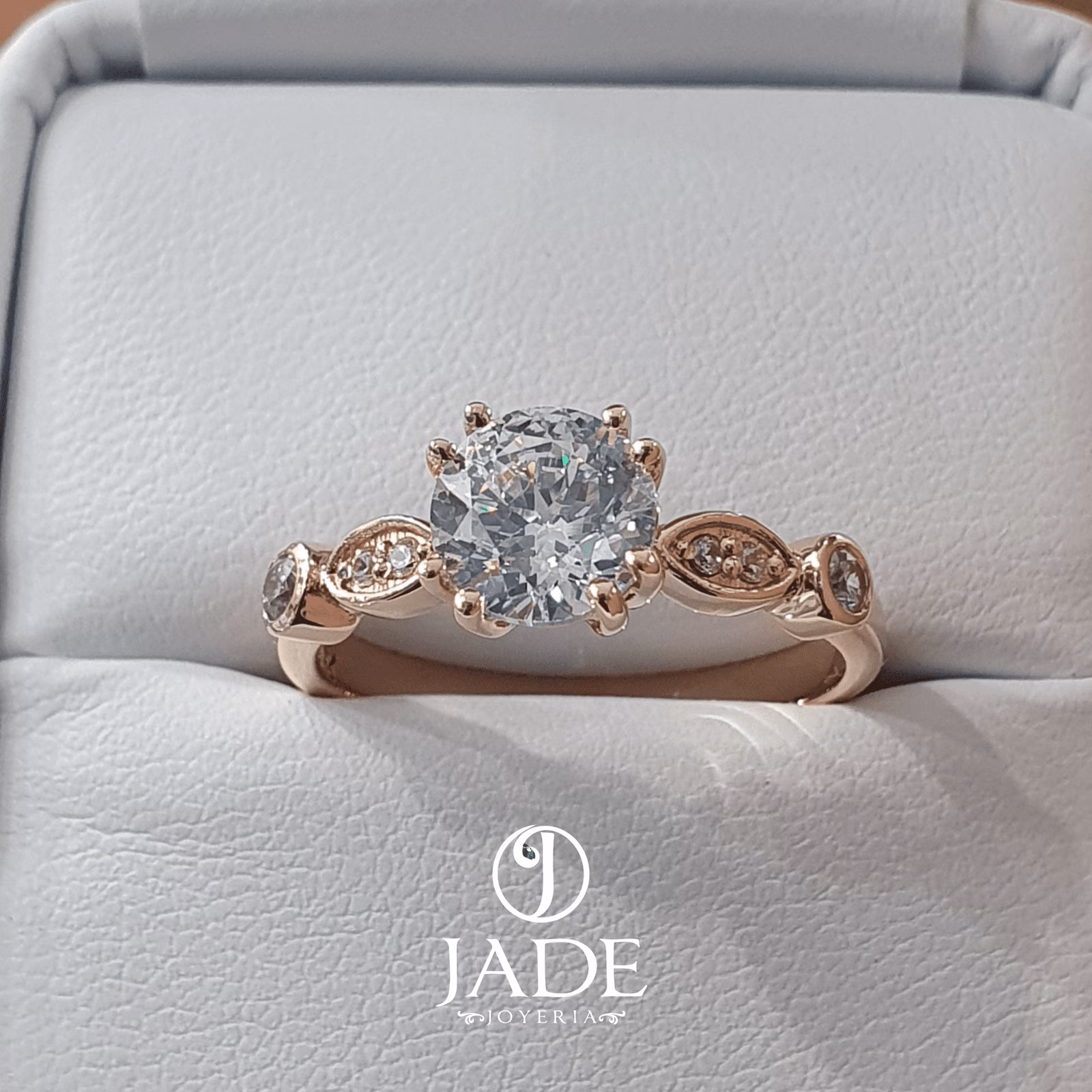 Anillo Mileska de compromiso en oro18k