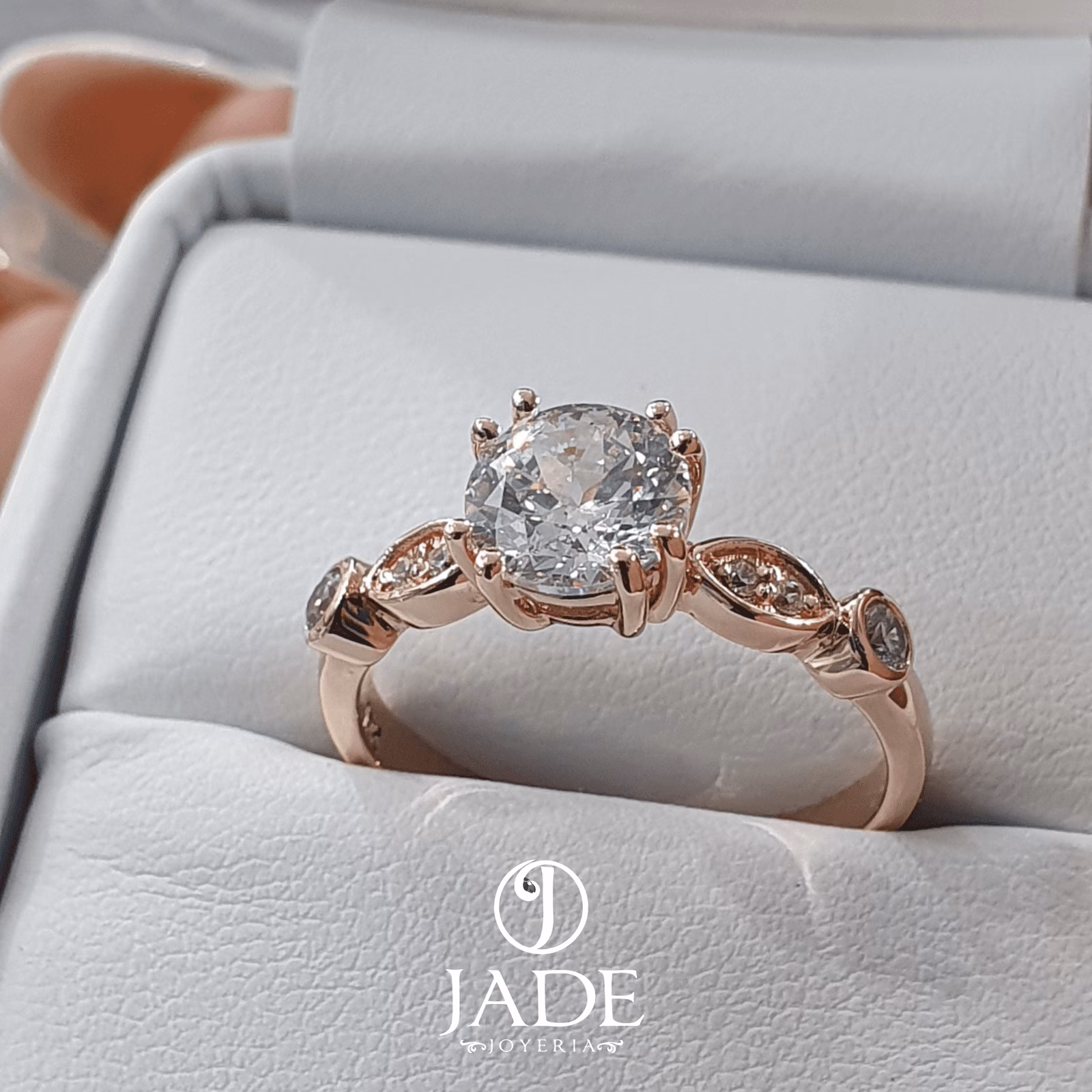 Anillo Mileska de compromiso en oro18k