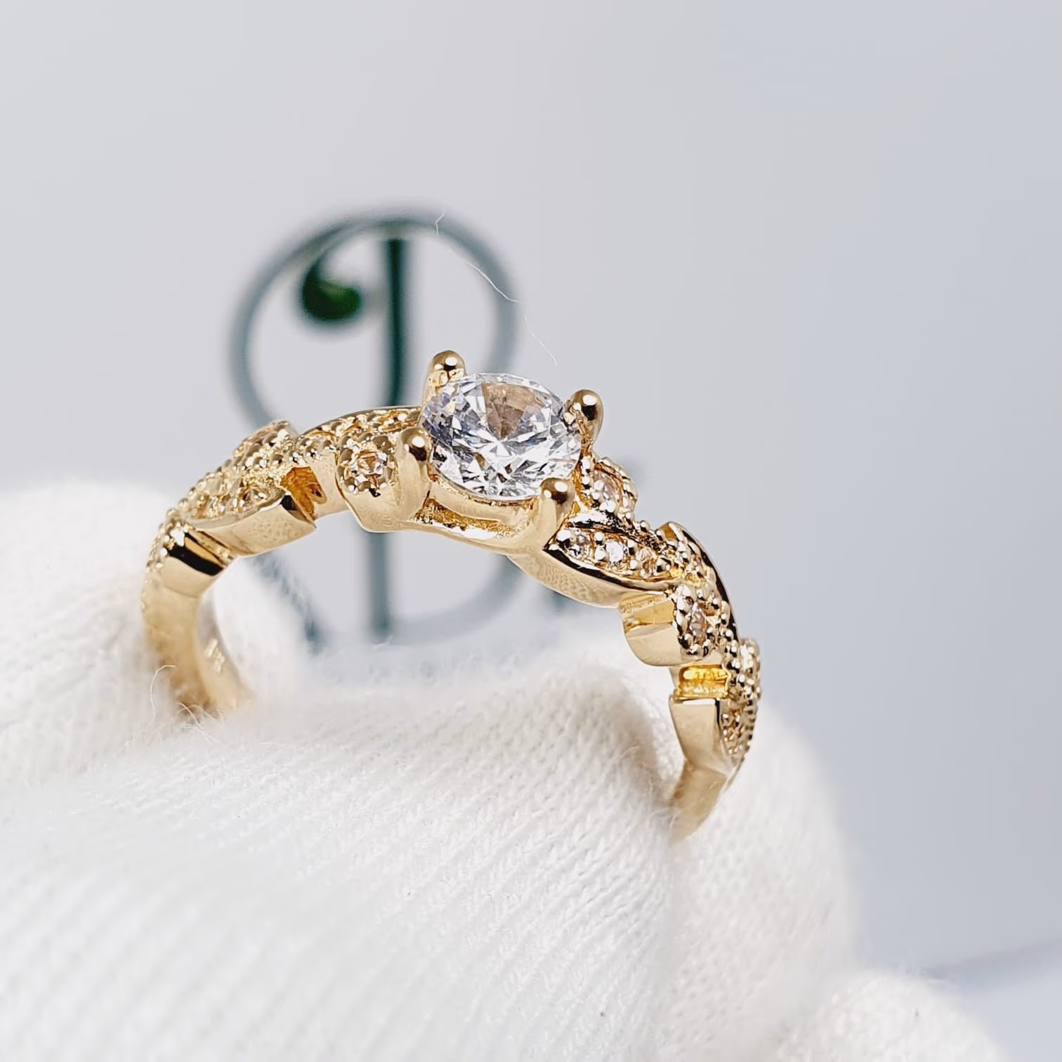 Anillo Paula de Compromiso Oro 18K Piedra Redonda Blanca