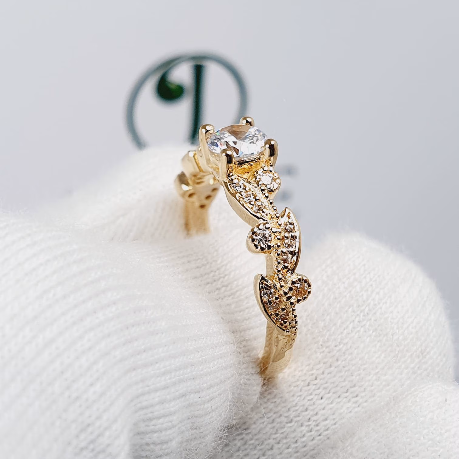 Anillo Paula de Compromiso Oro 18K Piedra Redonda Blanca