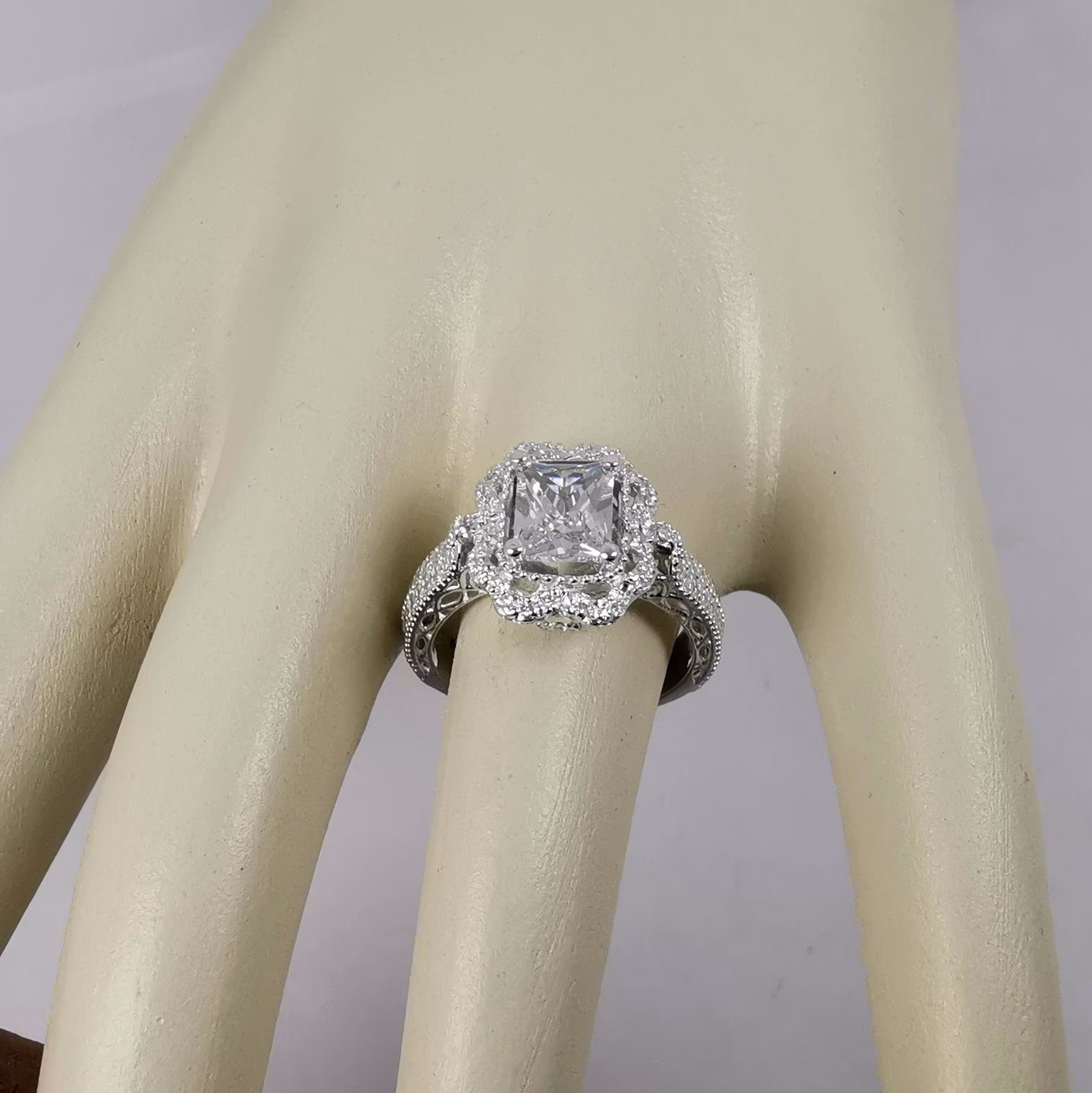 Anillo Yuliana Plata Ley