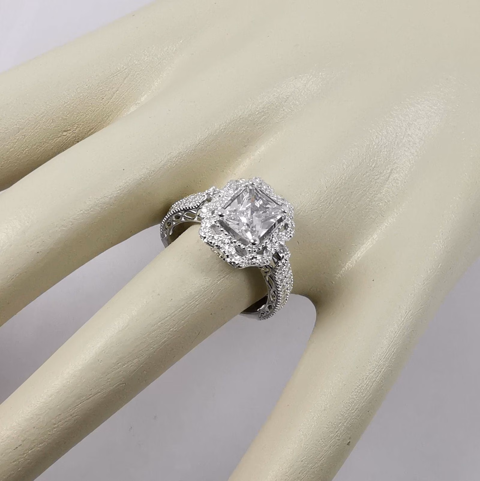 Anillo Yuliana Plata Ley